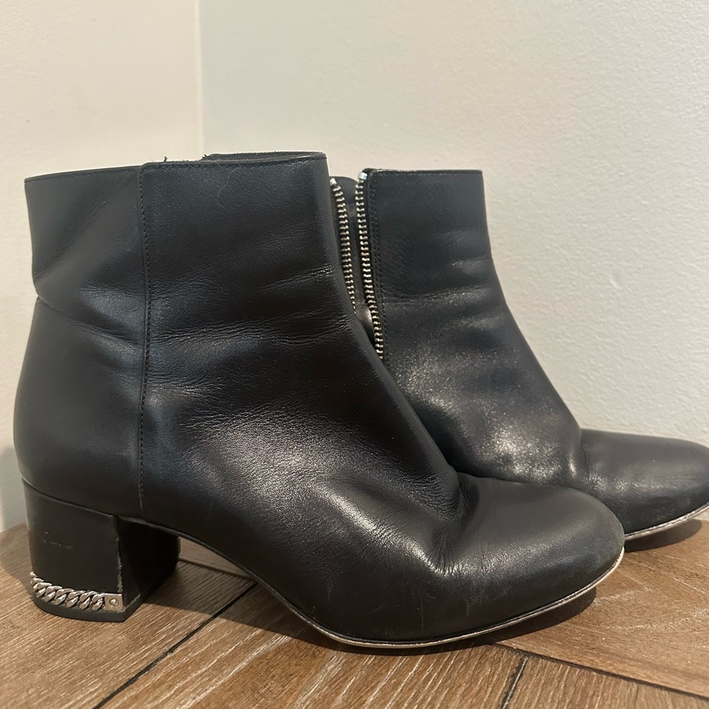 Michael Kors Black Leather Side Zip Ankle Boots Chain Detail Women's Size 6